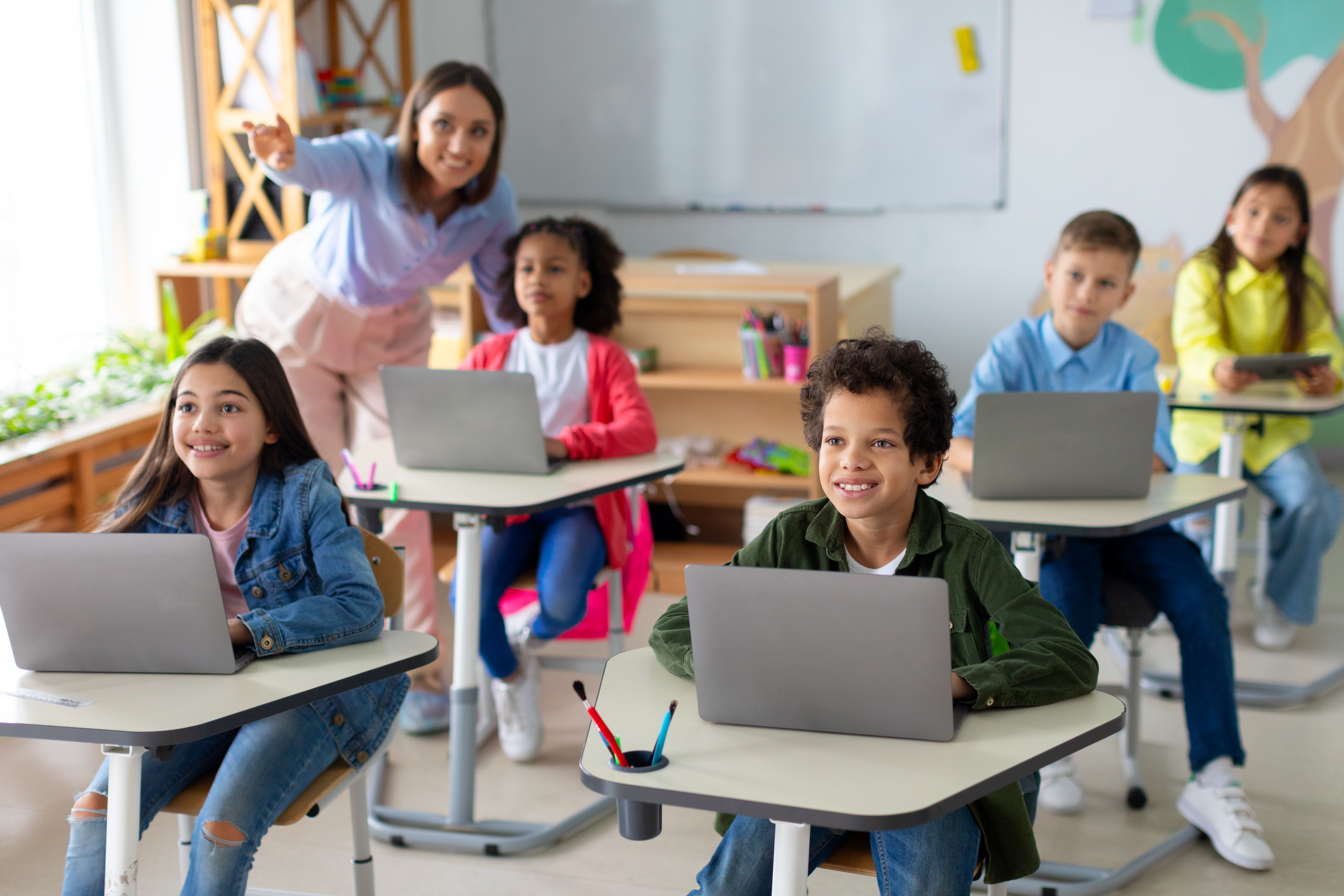 Chromebooks or Laptops: Which Device Delivers the Best ROI and Learning Experience for Your School 